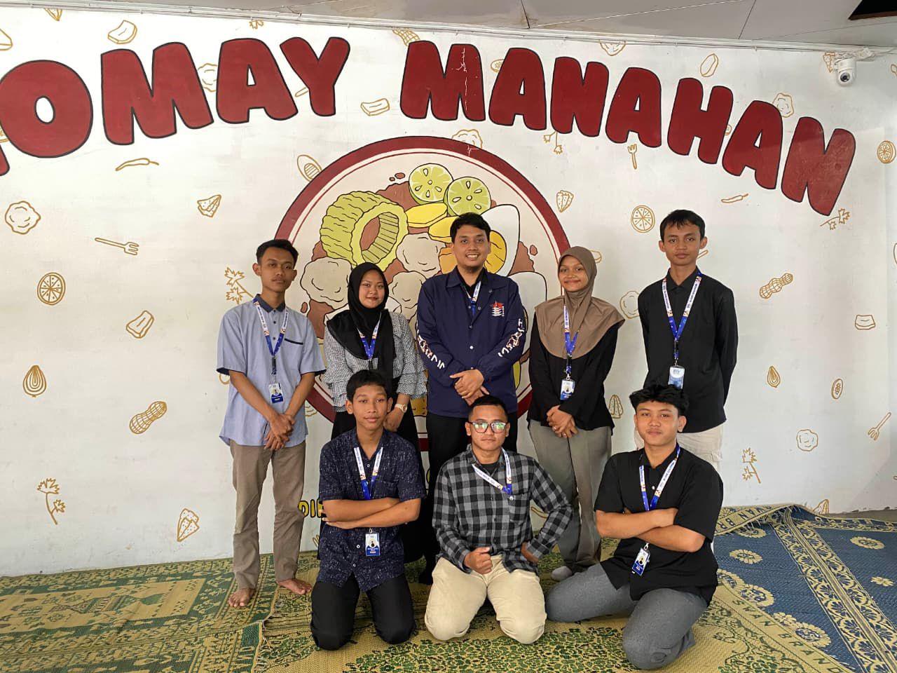 Keseruan Monthly Meeting Tim M-ONE SOLUTION dalam Balutan Kehangatan Kuliner Khas di Siomay Manahan - Image 1