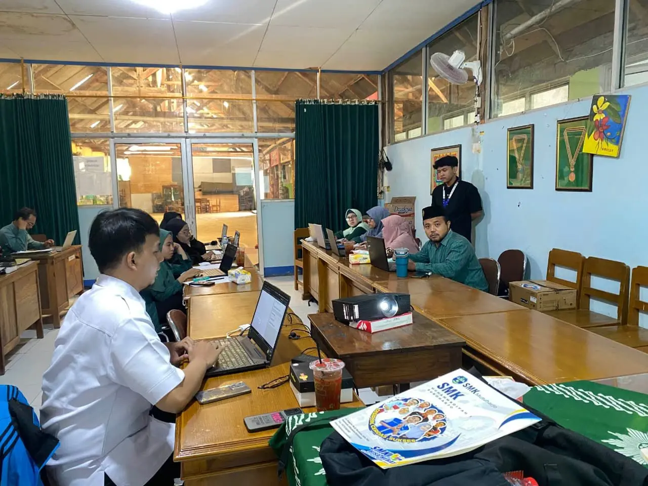 Meningkatkan Kualitas Digital Sekolah: Tim M-ONE SOLUTION Berikan Pelatihan Mendalam Pengelolaan Website Sekolah kepada Guru dan Staf Mim PK Sukoharjo